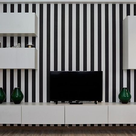 Unique Hotel Apartments Яссы Экстерьер фото