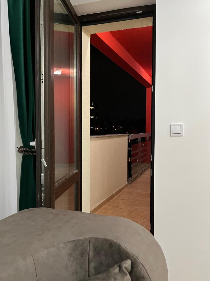 Unique Hotel Apartments Яссы Экстерьер фото