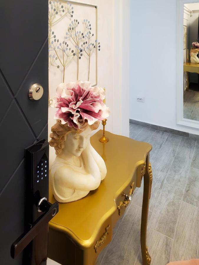 Unique Hotel Apartments Яссы Экстерьер фото