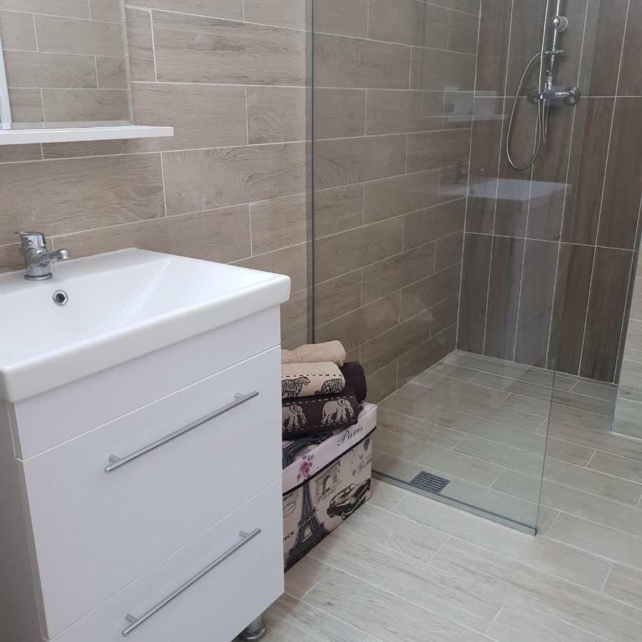 Unique Hotel Apartments Яссы Экстерьер фото