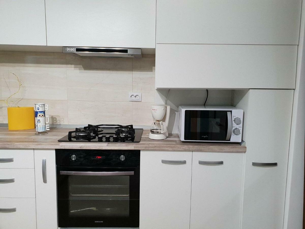 Unique Hotel Apartments Яссы Экстерьер фото