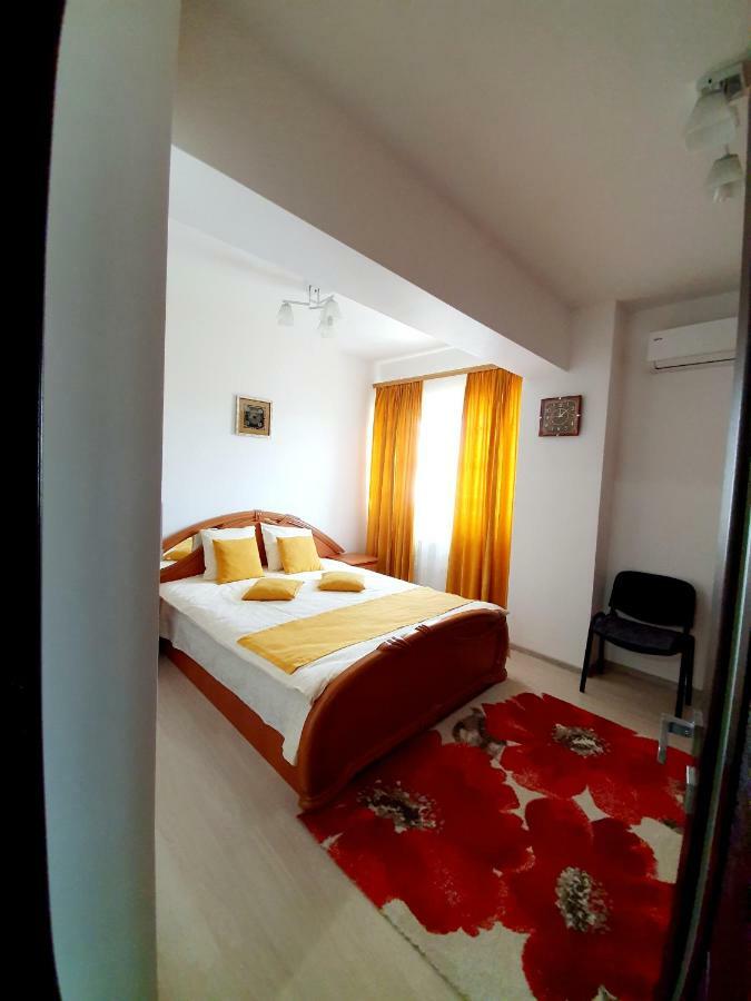 Unique Hotel Apartments Яссы Экстерьер фото